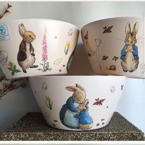 NWT Peter Rabbit Bamboo Salad/Popcorn Bowls and Peter Rabbit bamboo plates